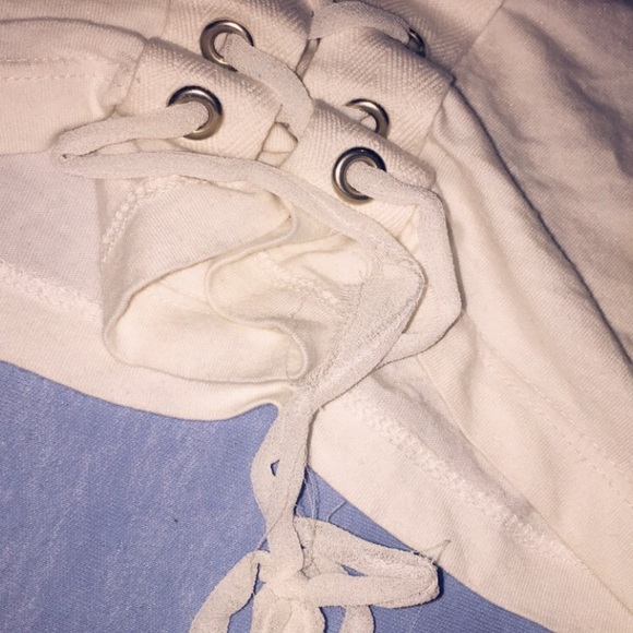 Crop top - Picture 2 of 3